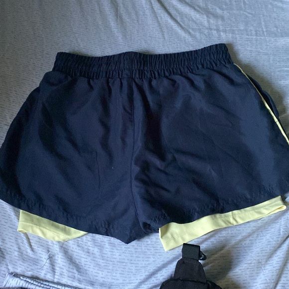 WILO The Label Women's 2 in 1 Running Short Clay Athletic Workout Activewear - Picture 2 of 3